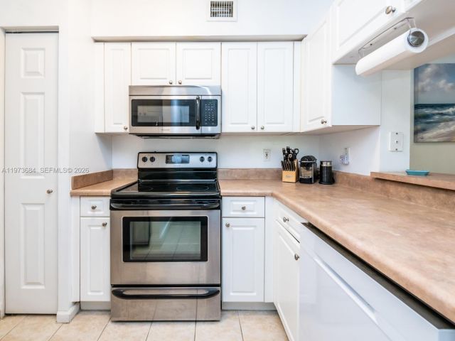 Apartment for sale  Unit #4311 - photo 7512706