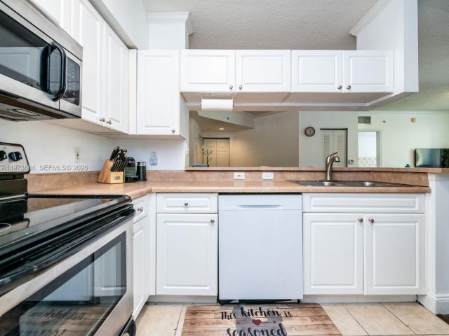 Apartment for sale  Unit #4311 - photo 7512707