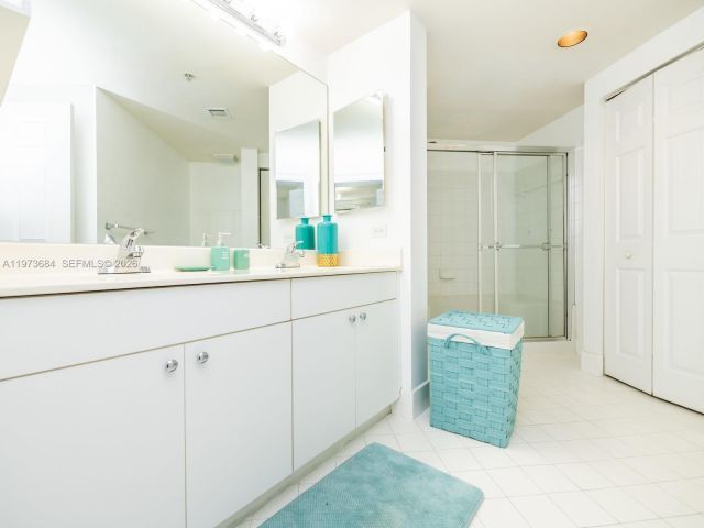 Apartment for sale  Unit #4311 - photo 7512713