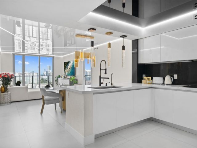 Apartment for sale  Unit #4-2003 - photo 7490126