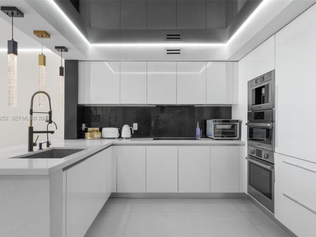 Apartment for sale  Unit #4-2003 - photo 7490127