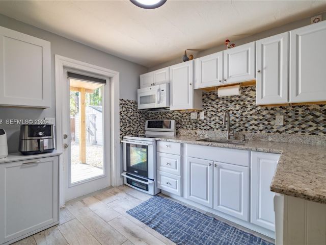 Home for sale at 2950 NE 11th Ave - photo 7478684