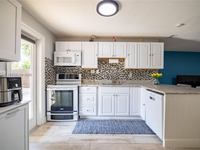 Home for sale at 2950 NE 11th Ave - photo 7478687