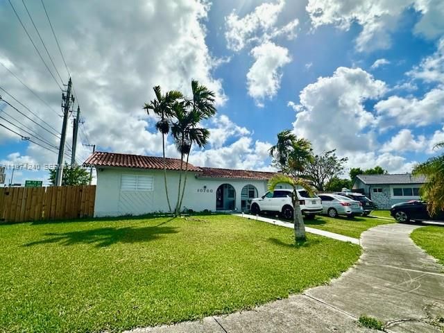 Home for rent at 10700 SW 70th St - photo 7513559