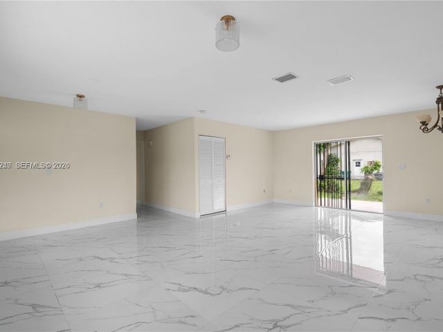 Home for rent at 10700 SW 70th St - photo 7513561