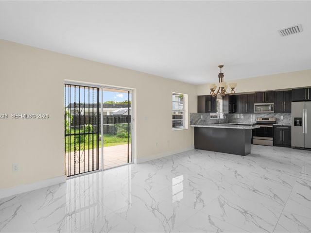 Home for rent at 10700 SW 70th St - photo 7513564