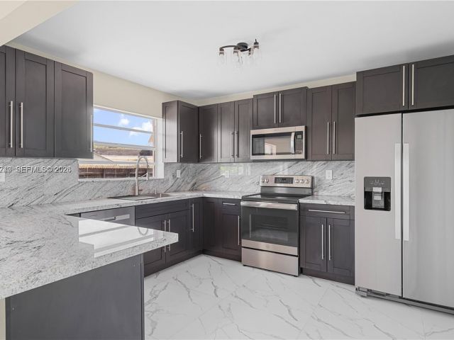 Home for rent at 10700 SW 70th St - photo 7513565