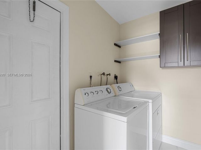 Home for rent at 10700 SW 70th St - photo 7513575