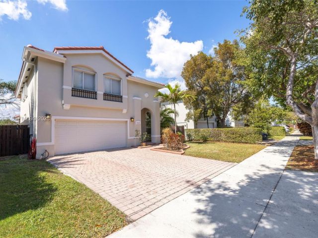 4-bedroom home for sale in Doral - 4650 NW 109th Ct - MondialRealty