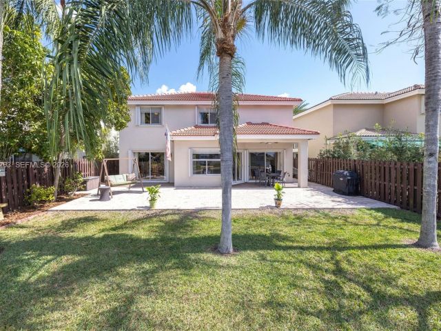 4-bedroom home for sale in Doral - 4650 NW 109th Ct - MondialRealty