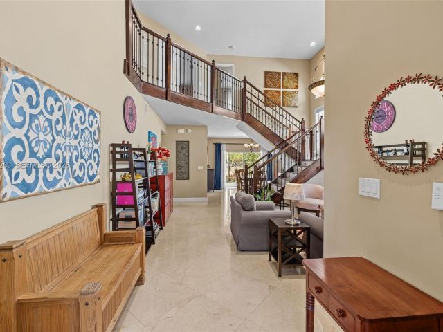 4-bedroom home for sale in Doral - 4650 NW 109th Ct - MondialRealty