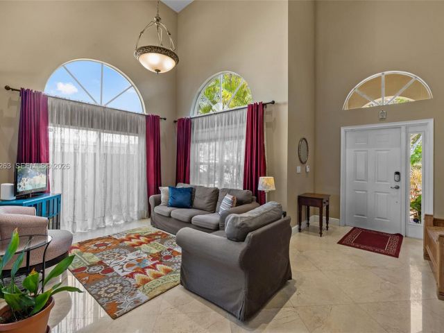 4-bedroom home for sale in Doral - 4650 NW 109th Ct - MondialRealty