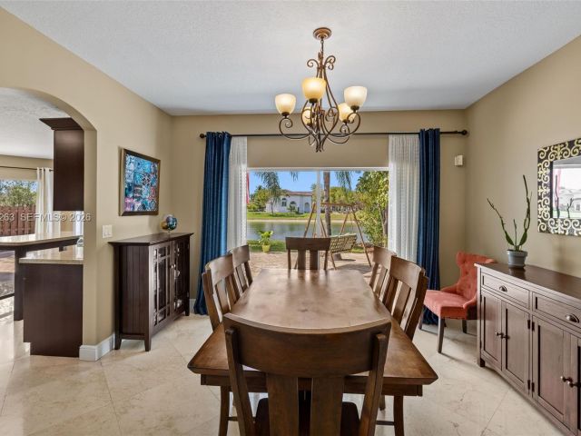 4-bedroom home for sale in Doral - 4650 NW 109th Ct - MondialRealty