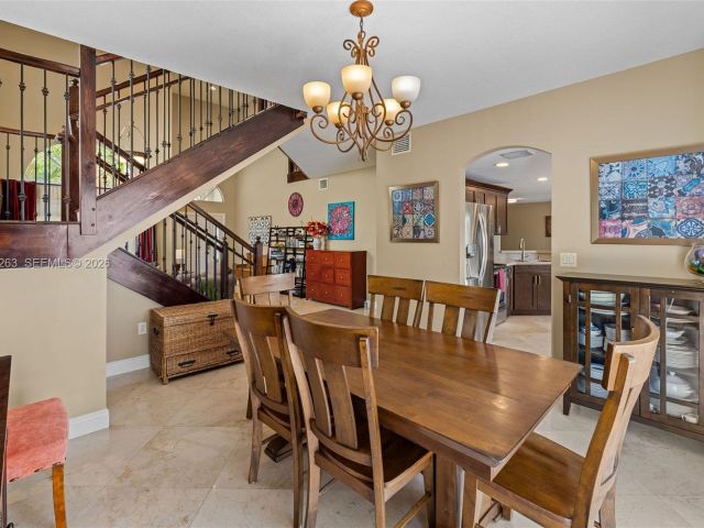 4-bedroom home for sale in Doral - 4650 NW 109th Ct - MondialRealty