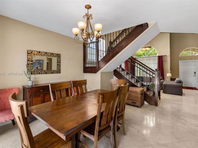 4-bedroom home for sale in Doral - 4650 NW 109th Ct - MondialRealty