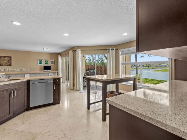 4-bedroom home for sale in Doral - 4650 NW 109th Ct - MondialRealty