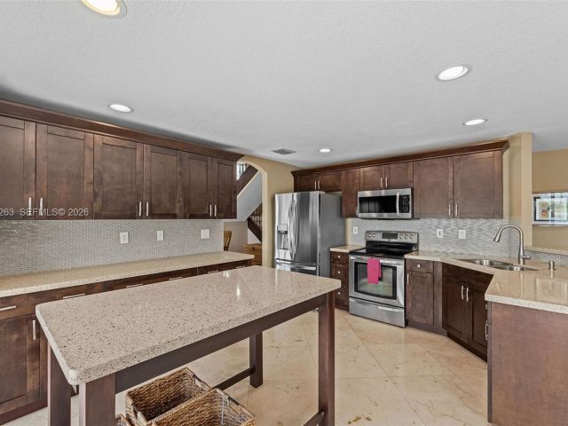 4-bedroom home for sale in Doral - 4650 NW 109th Ct - MondialRealty