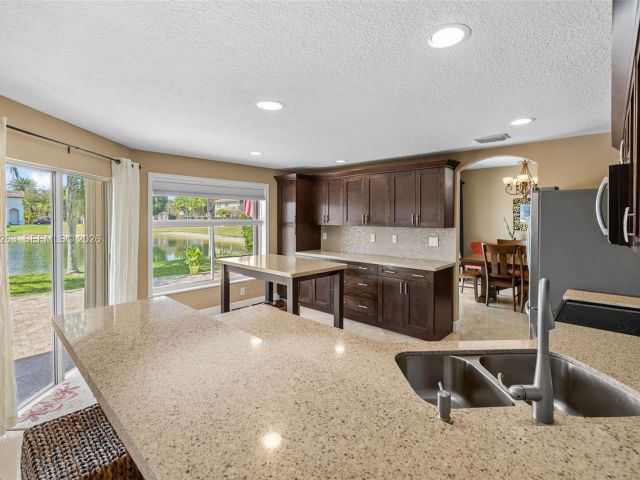 4-bedroom home for sale in Doral - 4650 NW 109th Ct - MondialRealty