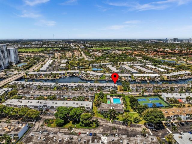 Home for rent at 825 NE 26th Ave - photo 7462290