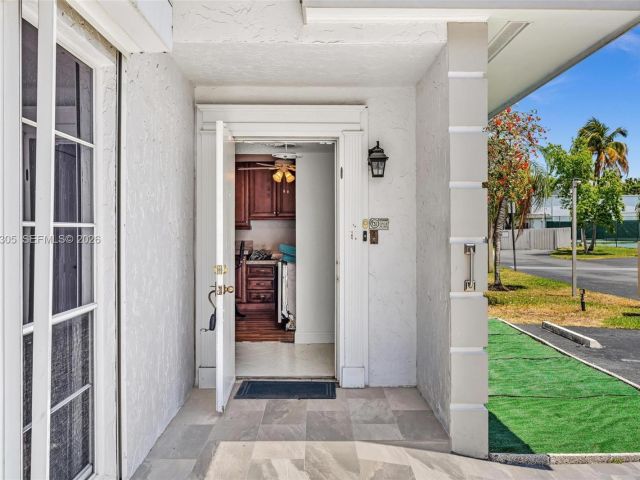 Home for rent at 825 NE 26th Ave - photo 7462299