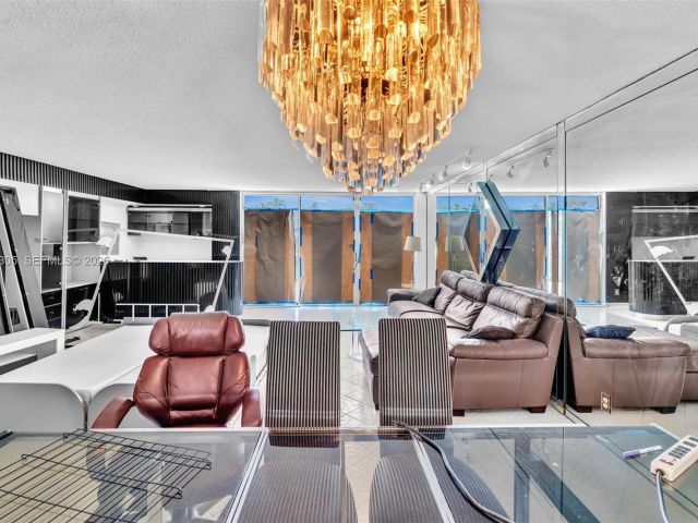 Home for rent at 825 NE 26th Ave - photo 7462305