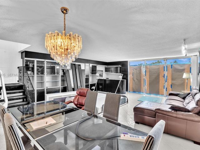 Home for rent at 825 NE 26th Ave - photo 7462306