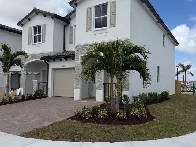 Home for rent at 2556 SE 27th Ct 2556 - photo 7492631