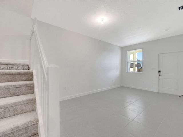 Home for rent at 2556 SE 27th Ct 2556 - photo 7492636