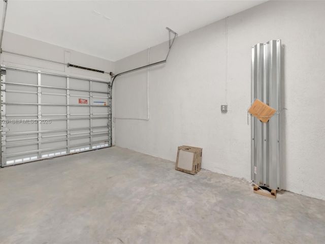 Home for rent at 2556 SE 27th Ct 2556 - photo 7492637