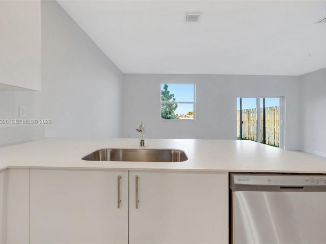 Home for rent at 2556 SE 27th Ct 2556 - photo 7492641