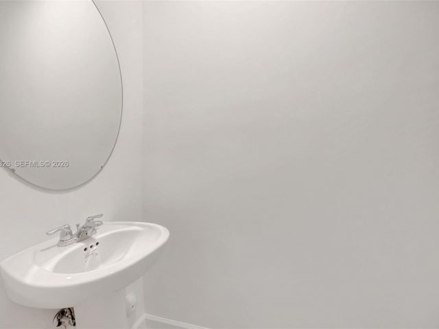 Home for rent at 2556 SE 27th Ct 2556 - photo 7492643