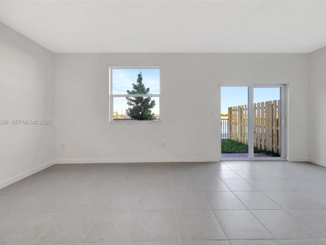 Home for rent at 2556 SE 27th Ct 2556 - photo 7492645