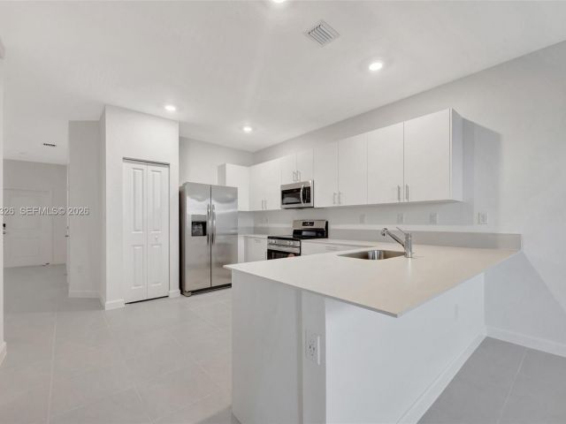 Home for rent at 2556 SE 27th Ct 2556 - photo 7492646