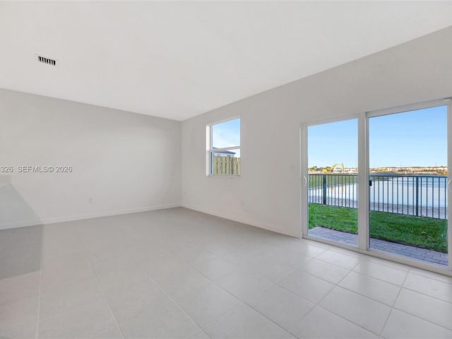 Home for rent at 2556 SE 27th Ct 2556 - photo 7492647