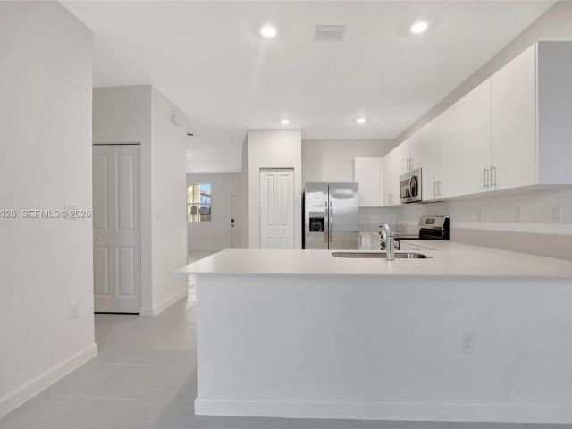 Home for rent at 2556 SE 27th Ct 2556 - photo 7492649