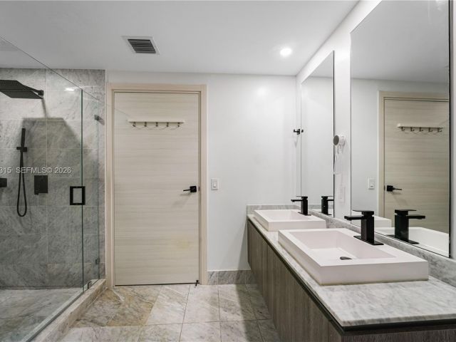 Apartment for sale  Unit #3107 - photo 7452702