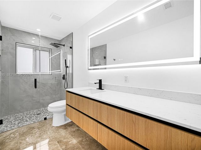 Home for sale at 5510 NE 18th Ave - photo 7482970