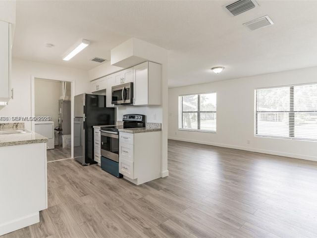 3-bedroom home for rent in Fort Lauderdale - 650 SW 29th Ave - MondialRealty