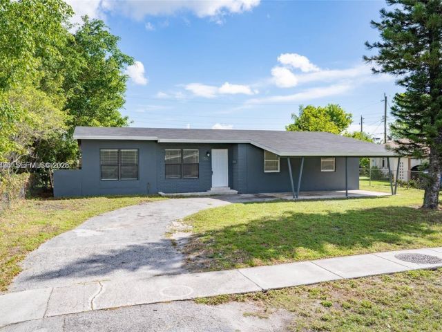 3-bedroom home for rent in Fort Lauderdale - 650 SW 29th Ave - MondialRealty