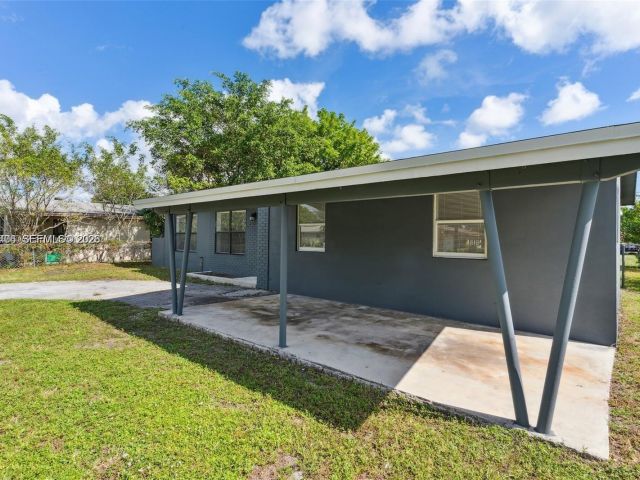 3-bedroom home for rent in Fort Lauderdale - 650 SW 29th Ave - MondialRealty