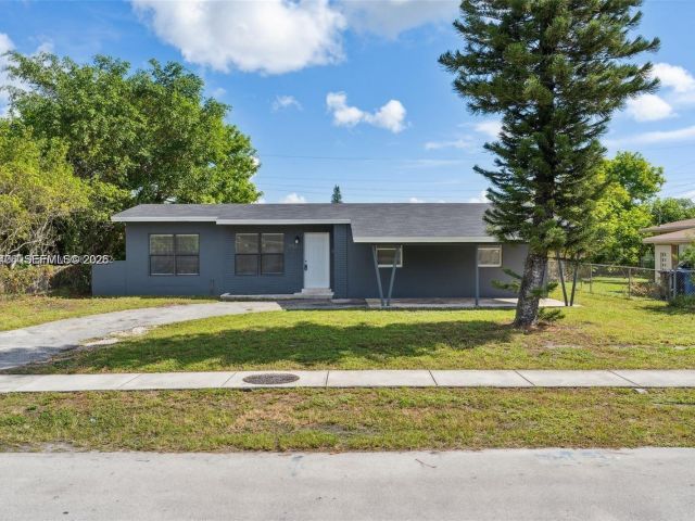 3-bedroom home for rent in Fort Lauderdale - 650 SW 29th Ave - MondialRealty