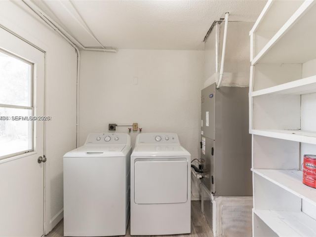 3-bedroom home for rent in Fort Lauderdale - 650 SW 29th Ave - MondialRealty