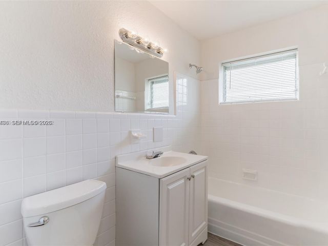 3-bedroom home for rent in Fort Lauderdale - 650 SW 29th Ave - MondialRealty