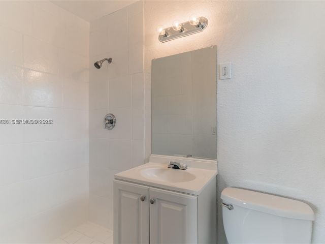 3-bedroom home for rent in Fort Lauderdale - 650 SW 29th Ave - MondialRealty