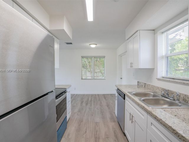3-bedroom home for rent in Fort Lauderdale - 650 SW 29th Ave - MondialRealty