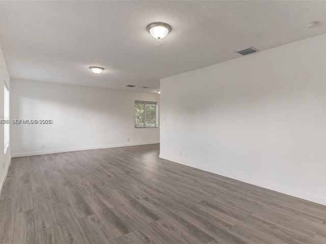 3-bedroom home for rent in Fort Lauderdale - 650 SW 29th Ave - MondialRealty