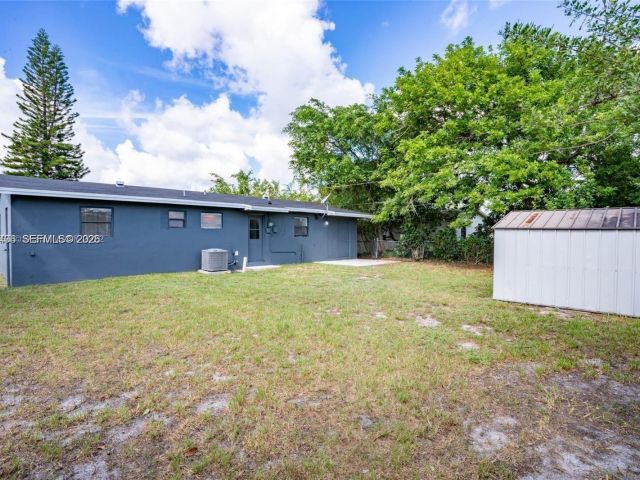 3-bedroom home for rent in Fort Lauderdale - 650 SW 29th Ave - MondialRealty