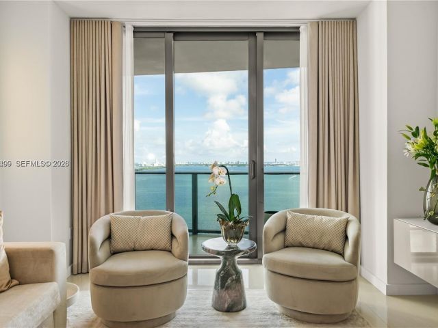 Apartment for rent  Unit #2502 - photo 7493277