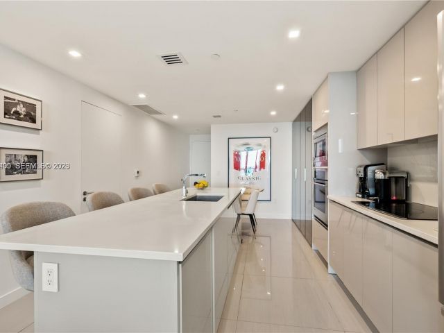 Apartment for rent  Unit #2502 - photo 7493282