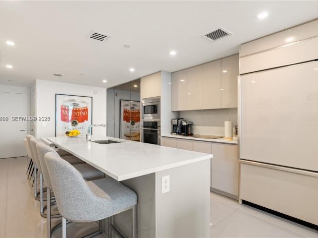 Apartment for rent  Unit #2502 - photo 7493283